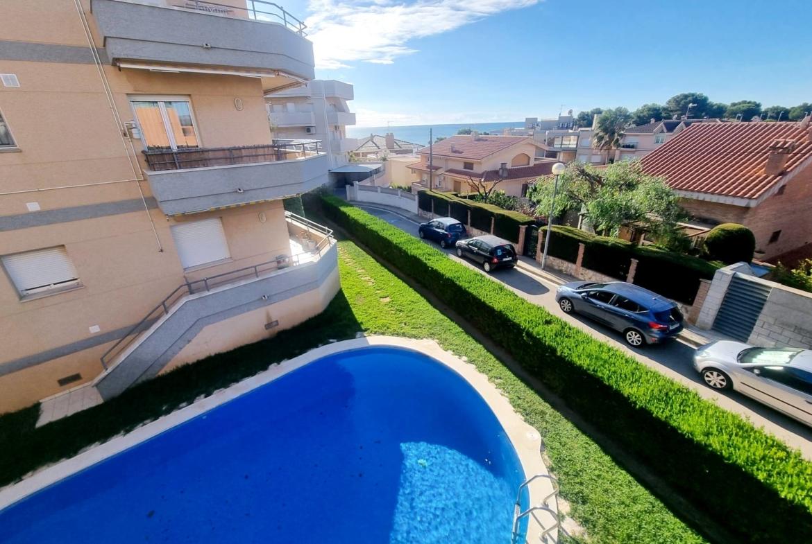 2-bedroom flat with pool and views in L'Ametlla de Mar