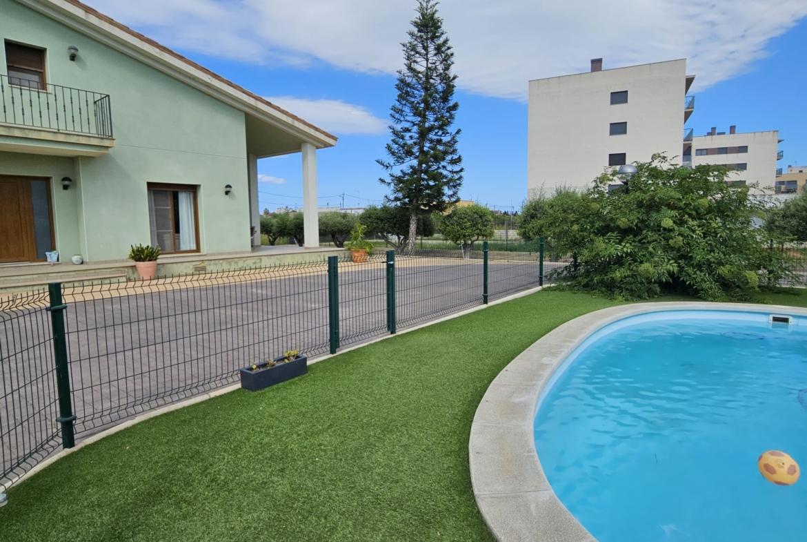 Villa de 5 chambres à Deltebre avec piscine