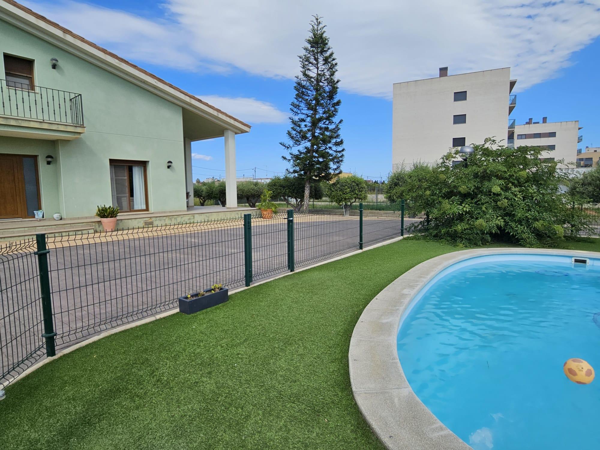 Chalet de 5 habitaciones en Deltebre con piscina